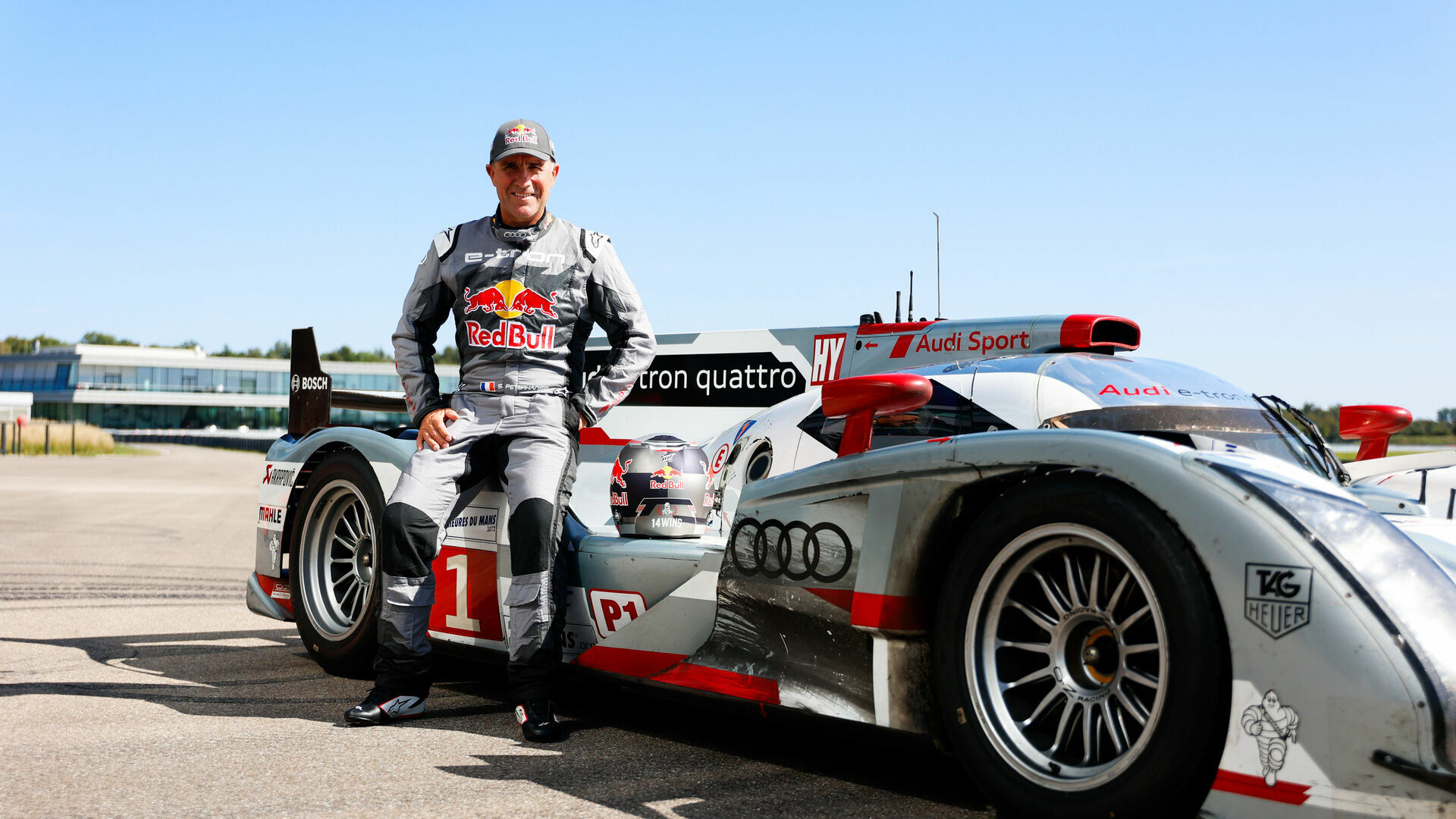 e-tron on track 2023: Stéphane Peterhansel und der Audi R18 e-tron quattro