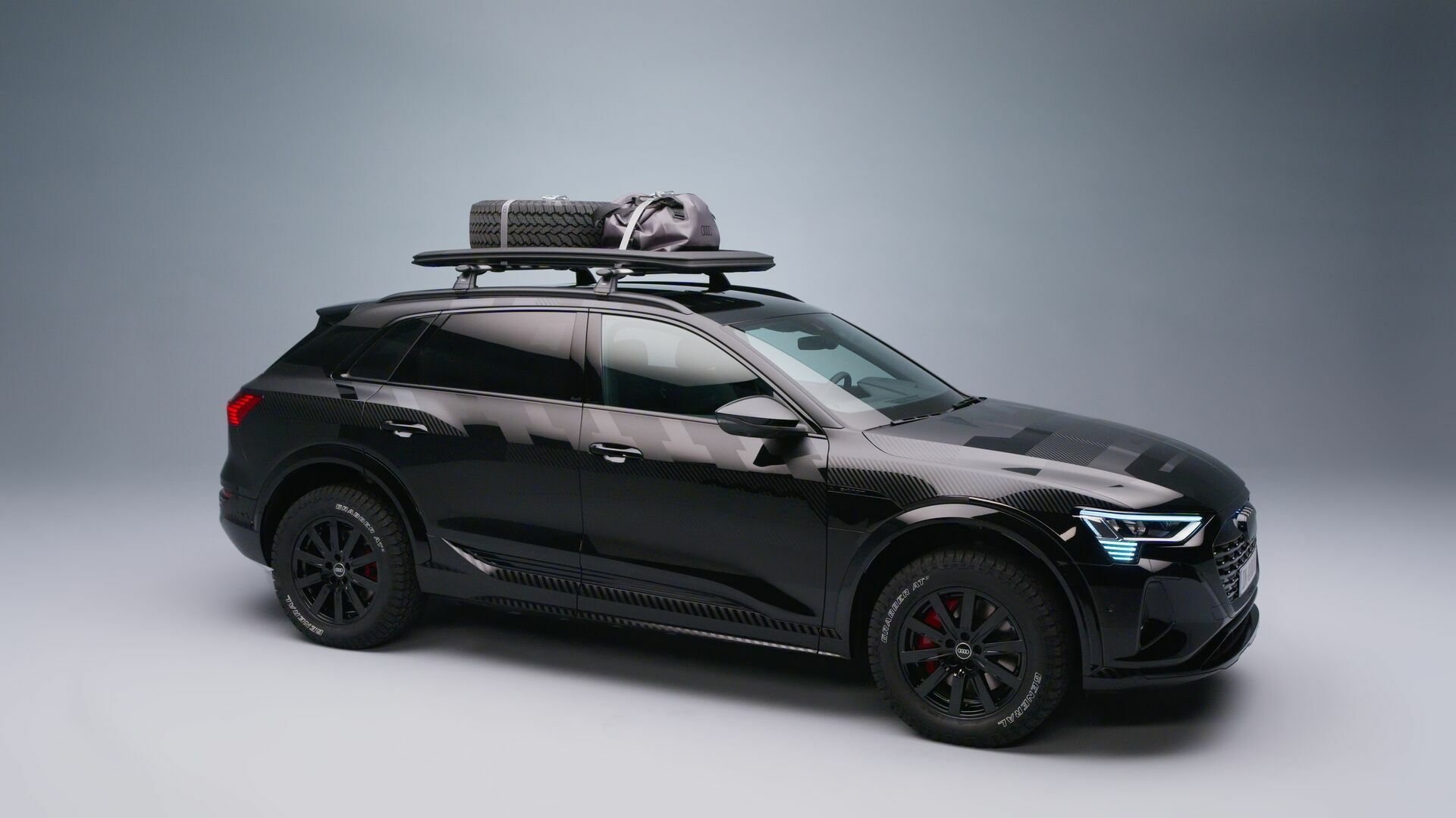 Audi Q8 e-tron edition Dakar – Trailer (Studio)