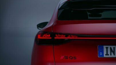 Audi SQ5 Sportback – Trailer (Studio, vertical)