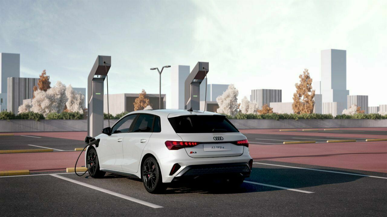 Audi A3 Sportback 45 TFSI e – PHEV with DC charging technology – Animation