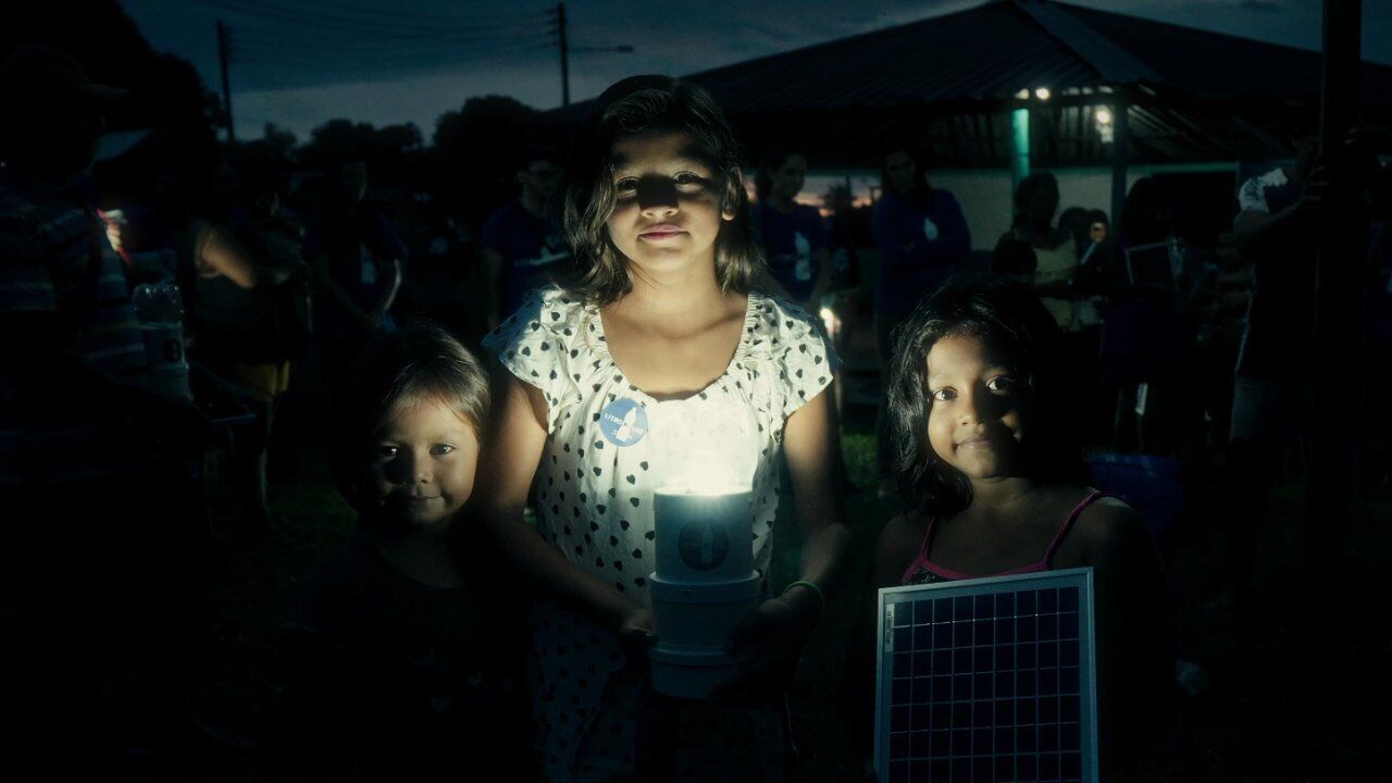 Litro de Luz: Solar lamps for Amazon communities